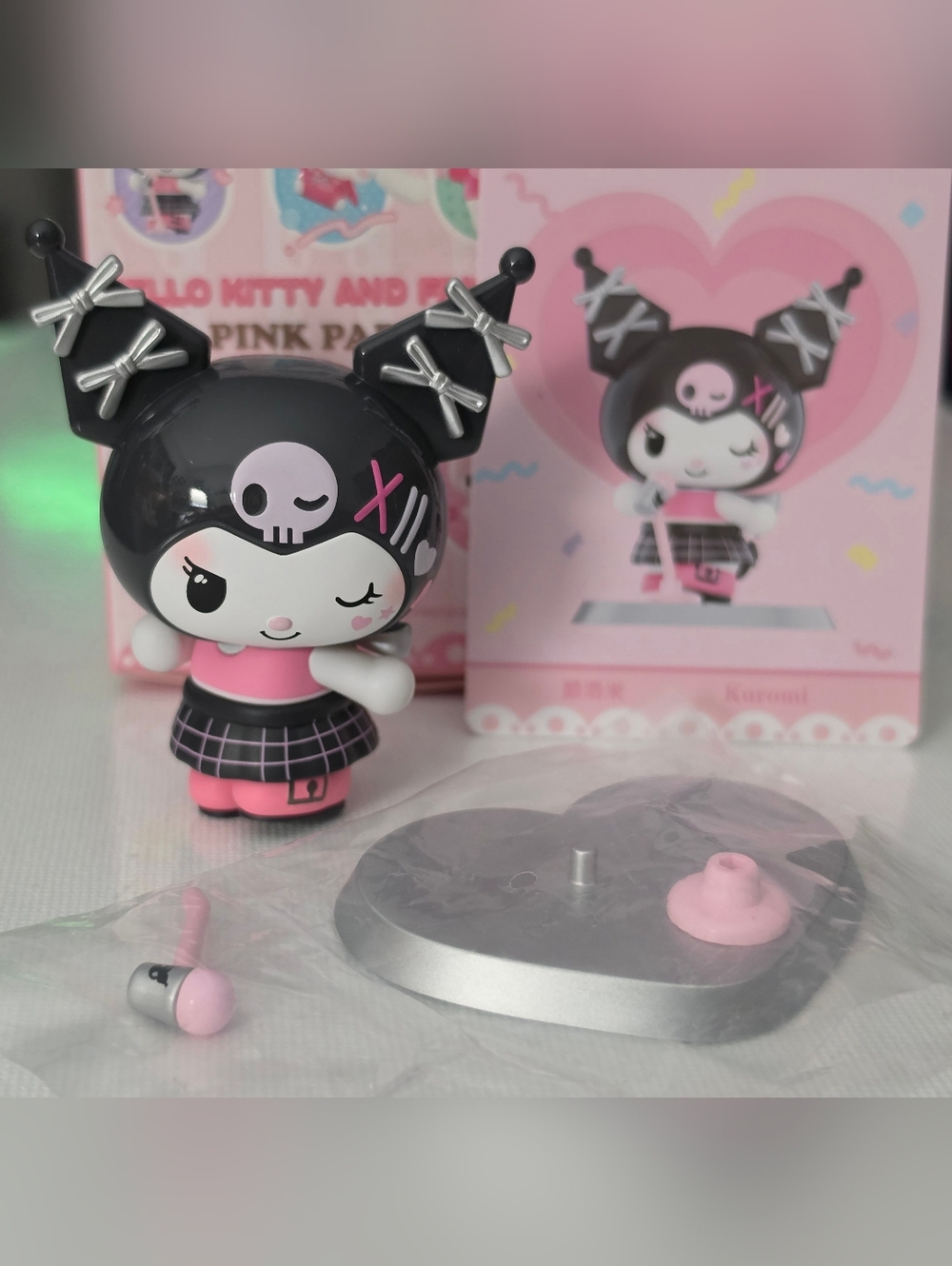 Hello Kitty And Friends Pink Party Series Figures  "Kuromi" - Picture 2 of 15